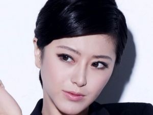 韩国女性画眉化妆网页模板（韩国女妆妆容图片）