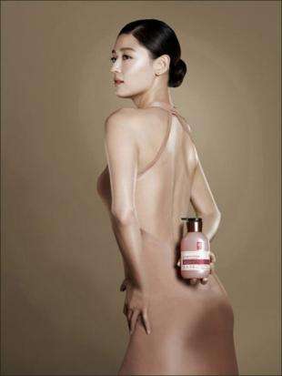 韩国女明星裸奶(一个头两个大吃母乳)