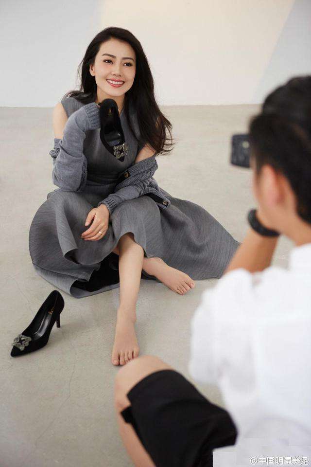 中国美女明星脚(中国女明星的脚图片)